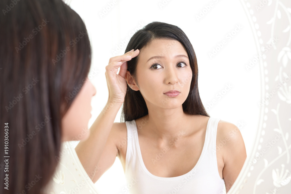 Fototapeta premium 肌荒れが気になる女性