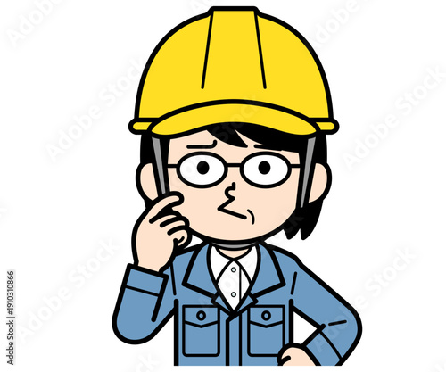 不満顔のヘルメットをかぶった現場監督の中年女性