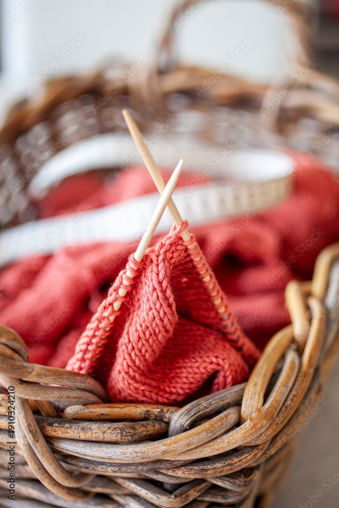 Obraz premium Knitting project with yarn needles and measuring tape