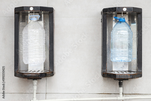 Public water dispensers wit...
