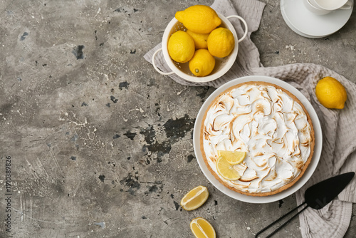 Plate with delicious lemon ...