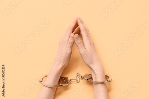 Female hands in handcuffs o...