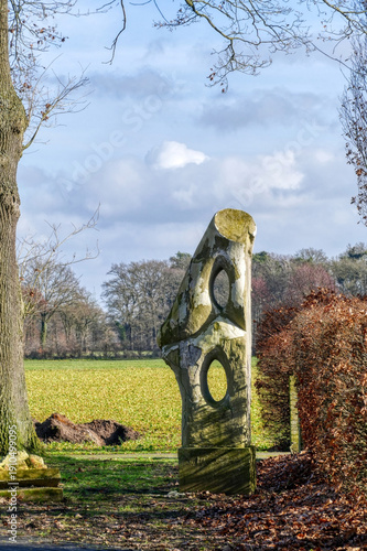 Wanderweg mit Skulptur in Marienthal