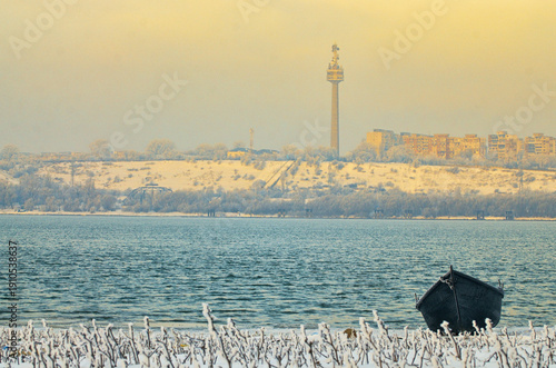 Tablou pe pânză Winter Sunrise and Danube river