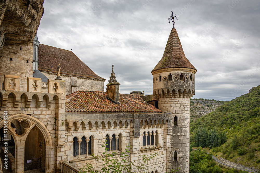 Fototapeta premium Rocamadour, France - 09 06 2026 : Historic clifftop town of Rocamadour in Lot region showcasing ancient stone architecture religious monuments and dramatic vertical village layout