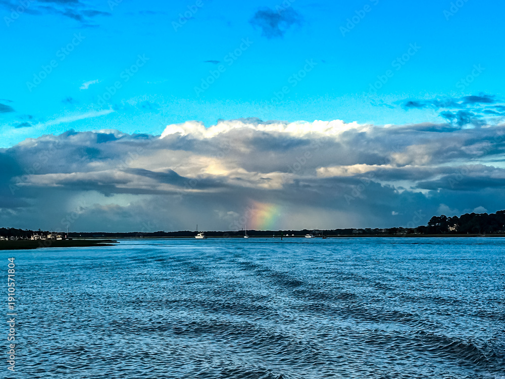 Obraz premium Rainbow Over Sailboats on Skull Creek, Hilton Head Island