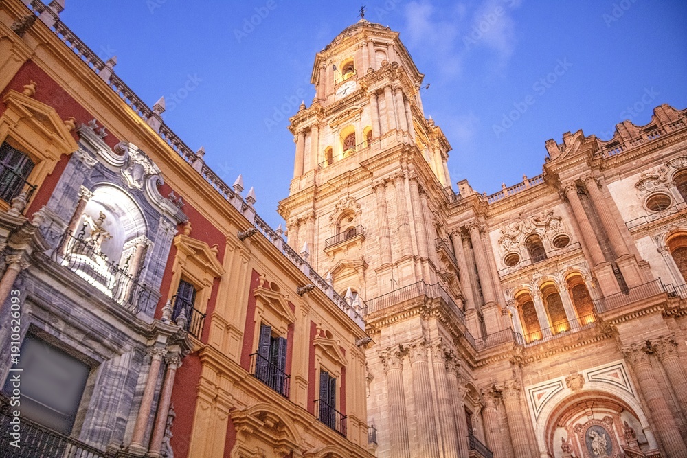 Fototapeta premium malaga, spanien - bischofspalast und kathedrale 