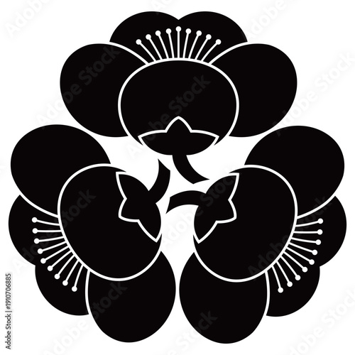 家紋です。三つ横見梅といいます。