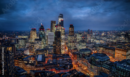 Quadro su tela Panoramic aerial view of the illuminated City of London skyline with office skys
