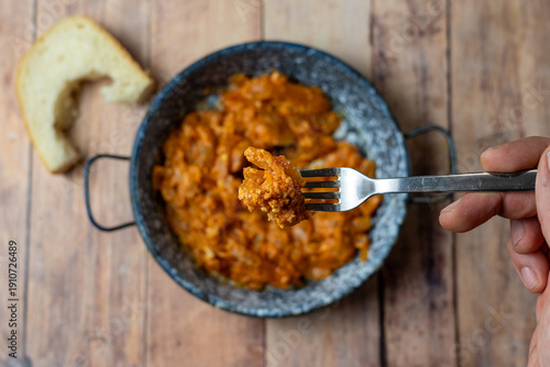 Fotografía Hungarian Egg Pepper Stew on Fork
