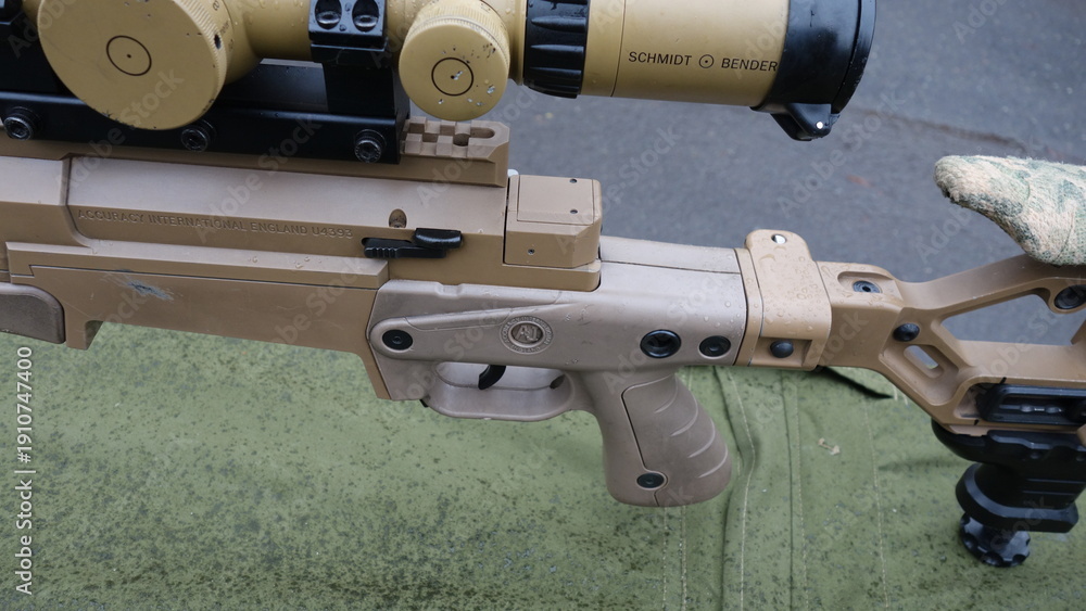 Εκτύπωση καμβά Tactical rifle with advanced scope attachment