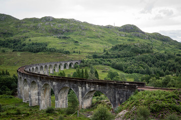 Keuken achterwand Glenfinnanviaduct Glenfinnan viaduct in Hooglanden landschap  © torifedorova