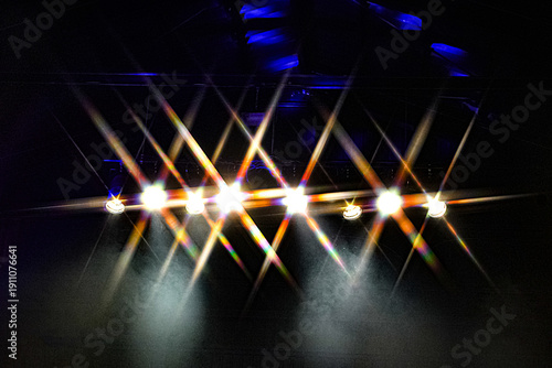 Photos コンサートホール 天井構造と舞台照明 光が交差する瞬間／Stage lights crossing under concert hall ceiling