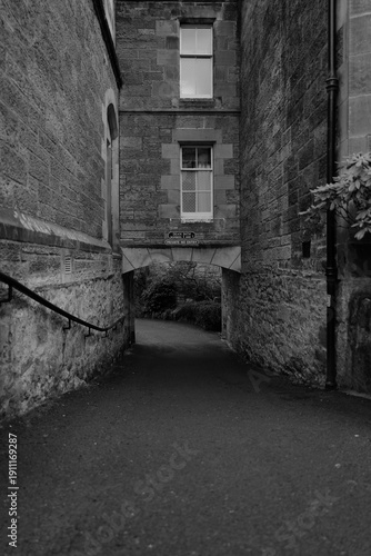 Ruelle sombre à Dean Village, Édimbourg