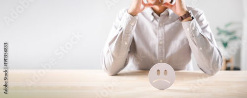 Canvastavla Customer shows unhappy feedback, reflecting low satisfaction, bad review icon si