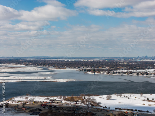 Tableau sur toile Oceanside, new york coastal landscape in nassau county during winter, showing pa