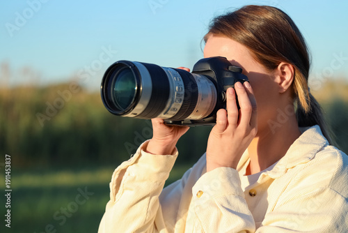 Young female photographer w...