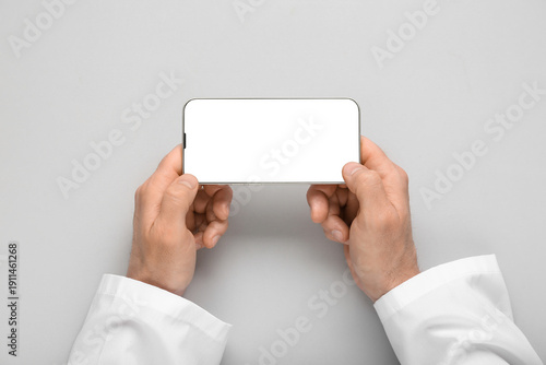 Doctor's hands with blank m...