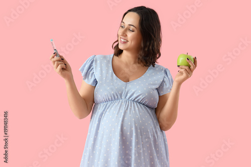 Young pregnant woman with l...