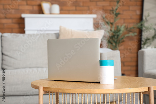 Air humidifier with laptop ...
