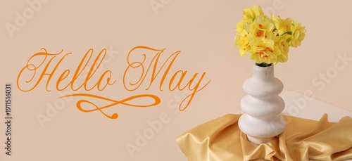 Vase with bouquet of narcis...