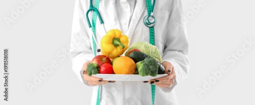 Female nutritionist with he...
