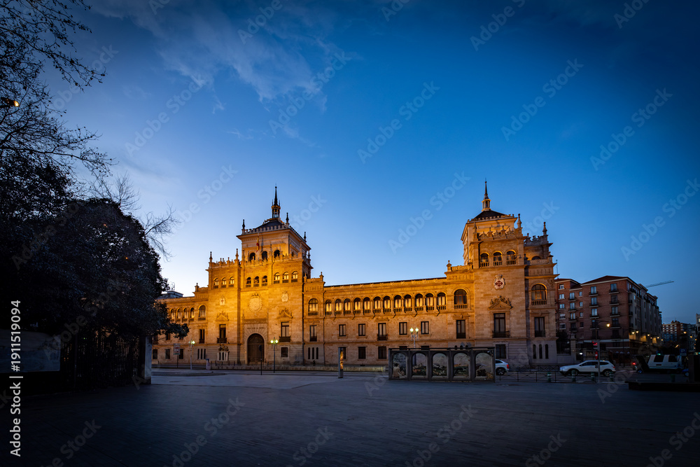 Naklejka premium Edificio de la Academia de Caballería en la plaza Zorilla de Valladolid