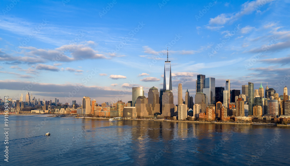 Obraz premium New York City skyline. Manhattan skyline in New York City. Iconic skyscrapers of New York City. New York skyline panorama.