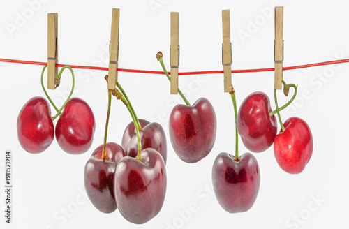 Wallpaper Mural Cerises sur corde à linge  Torontodigital.ca