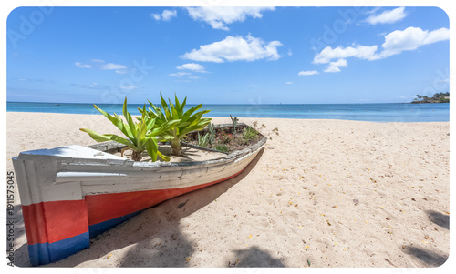 Wallpaper Mural Barque jardinière sur plage mauricienne  Torontodigital.ca