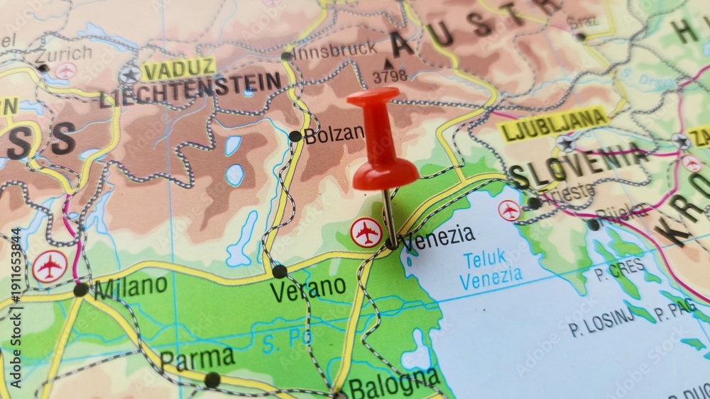 Naklejka premium View of Venice, Capital city of Veneto, Italy, on a geographical map of Europe, marked with red push pin
