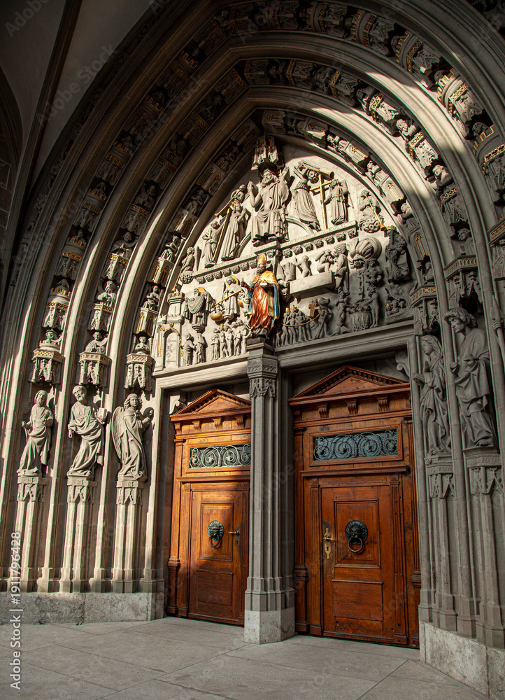 Fototapeta premium Ornate Gothic Cathedral Entrance with Intricate Stone Carvings