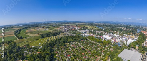 Straubing an der Donau während des Gäubodenfestes aus der Vogelperspektive