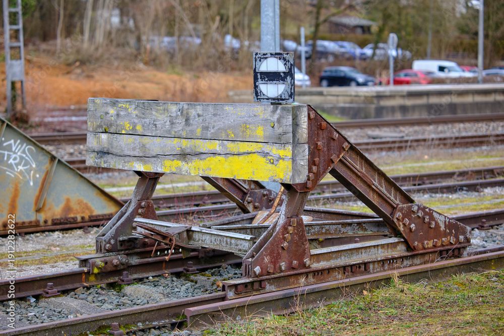 Fototapeta premium Prellbock alt, Eisenbahn