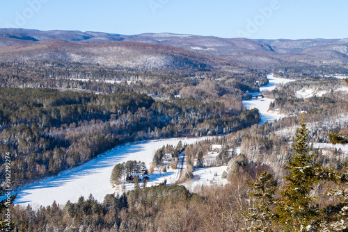 Bild auf Leinwand Paysage aérien en hiver au Quebec