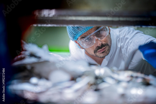 An inspector ensures food quality for the global supply chain. This smart factory uses AI and sustainable ESG practices for efficient, traceable distribution.