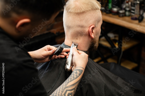 Wallpaper Mural Barber Working on Head with Electric Clippers – Close-Up Torontodigital.ca