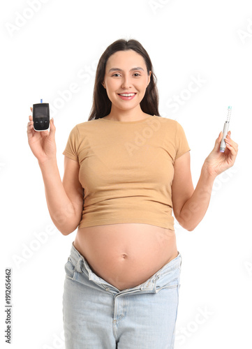 Young pregnant woman with g...