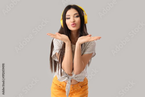 Young woman in headphones b...