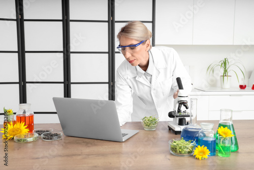 Female scientist with lapto...
