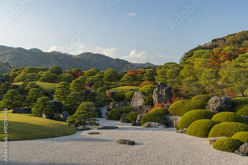 日本　島根県安来市古川町にある足立美術館の日本庭園　秋の枯山水庭の風景