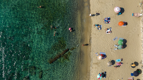 Fotografi Aerial perpendicular view of a sunny Mediterranean beach