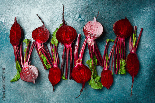 Bild auf Leinwand Background of fresh young beets with stems