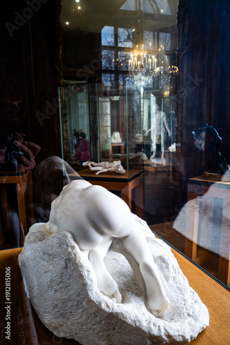 Slika na platnu vue du musée Rodin et des oeuvres de l'artiste à Paris, en France