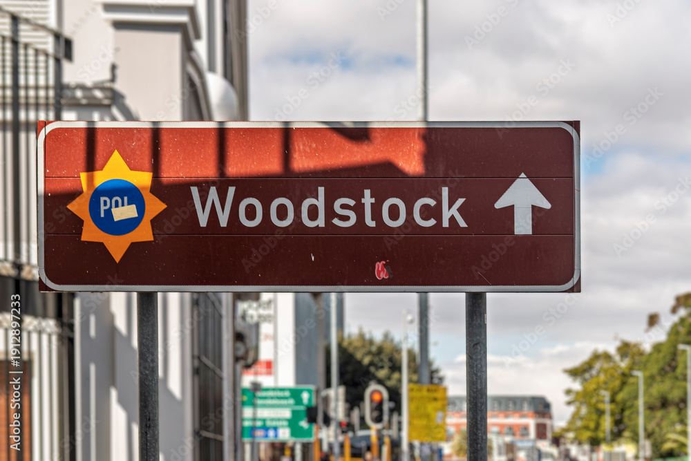 Obraz premium South Africa - Cape Town - Woodstock - Brown tourist sign points the way.