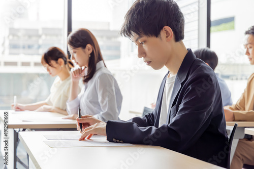 Foto 試験を受ける人々