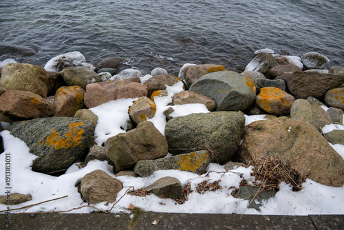 Strandufer der winterlichen Ostsee