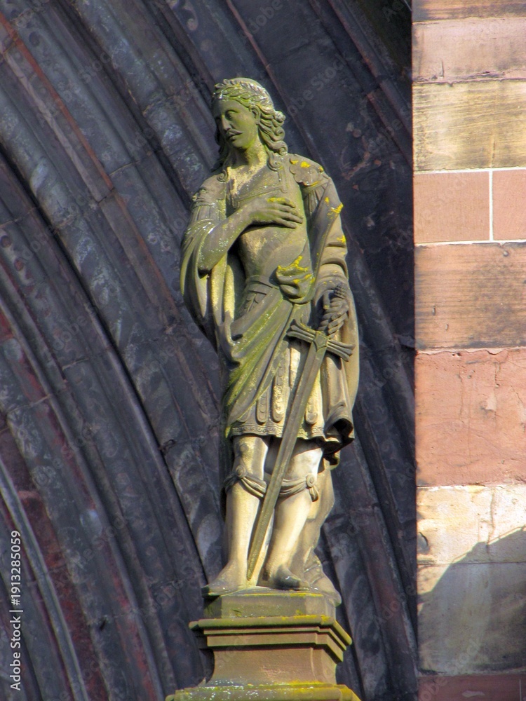 Obraz premium Telephoto close-ups of sculptural details of Freiburger Münster cathedral, including Gothic saints, prophets, gargoyles, ornamental figures and waterspouts carved in red , DE, Mart 2011