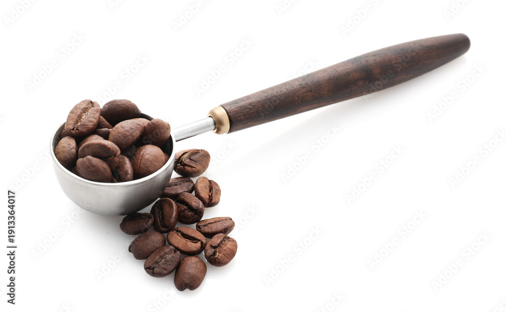 Fototapeta premium Coffee beans in scoop isolated on white