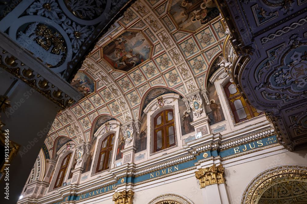 Obraz premium Church of Gesu interior ceiling and gallery - Valletta, Malta